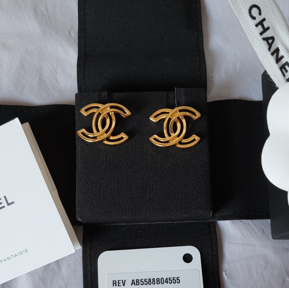 Brand new authentic chanel cc earrings